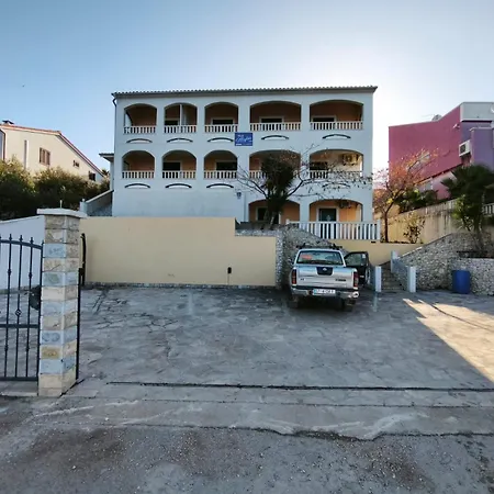 1 Majba Apartament *